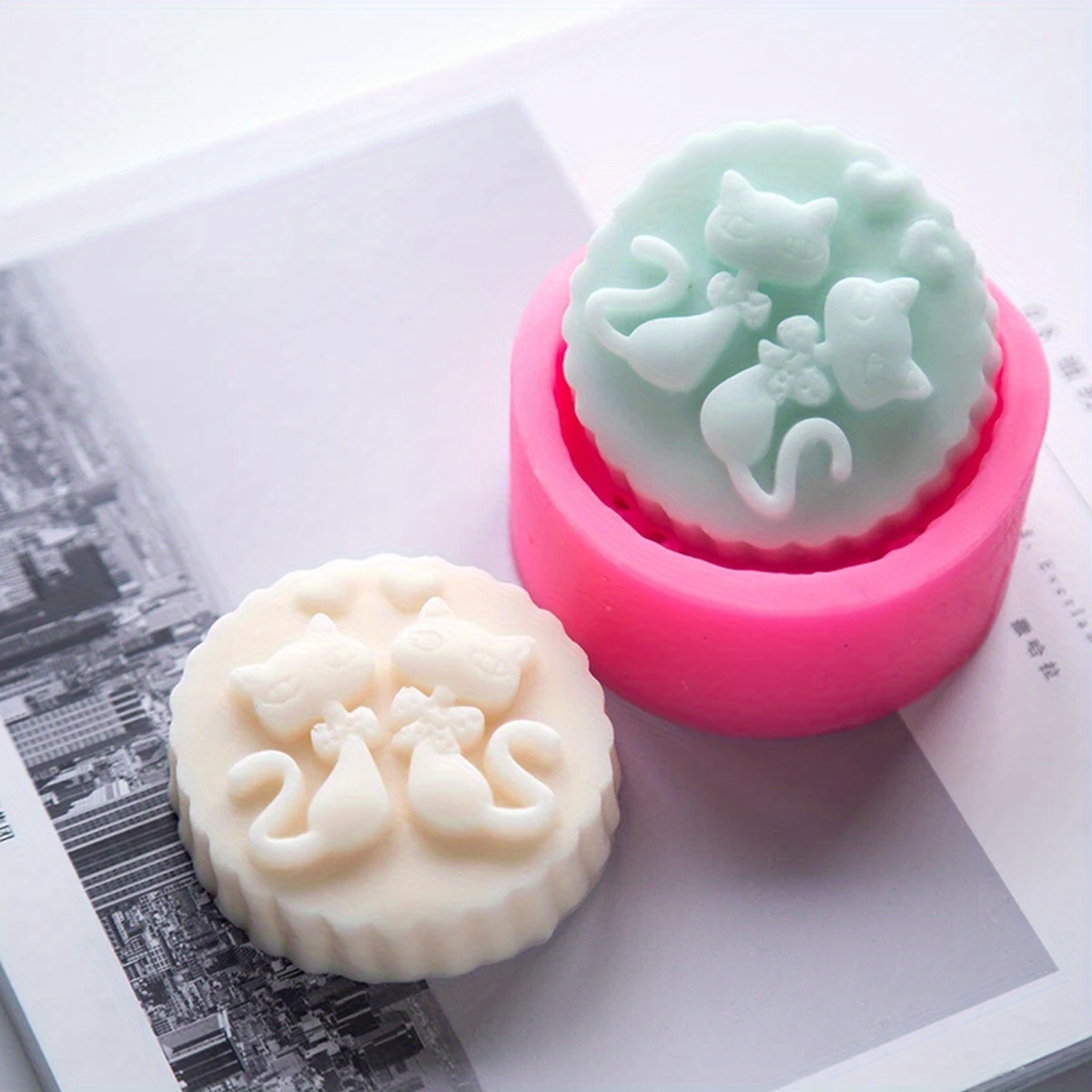 Candle Making Ingredients - 1-Piece Silicone Cat Soap Mold -